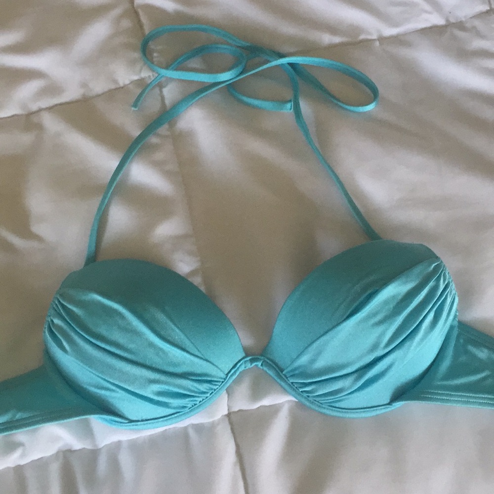 Victoria’s Secret underwire pushy-up bikini
